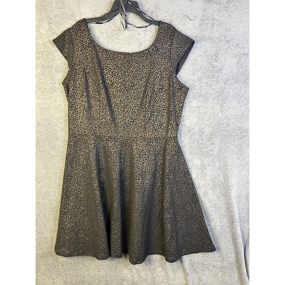 Snap Dresses & Skirts - Snap Dress Woman's Size 2XL Gold Black Ruffled Sheath Lined Casual